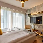 Reed Boutique & Bistro Отель