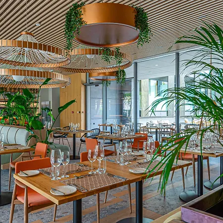 Reed Boutique & Bistro