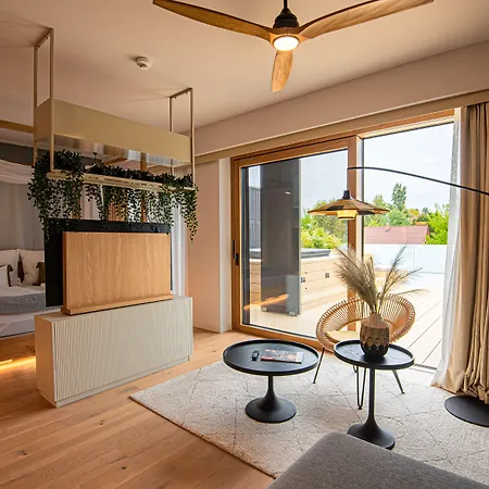 Reed Boutique & Bistro Hotel