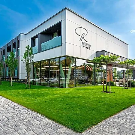 Отель Reed Boutique & Bistro Шиофок