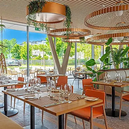 Reed Boutique & Bistro