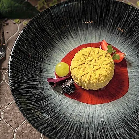 Отель Reed Boutique & Bistro