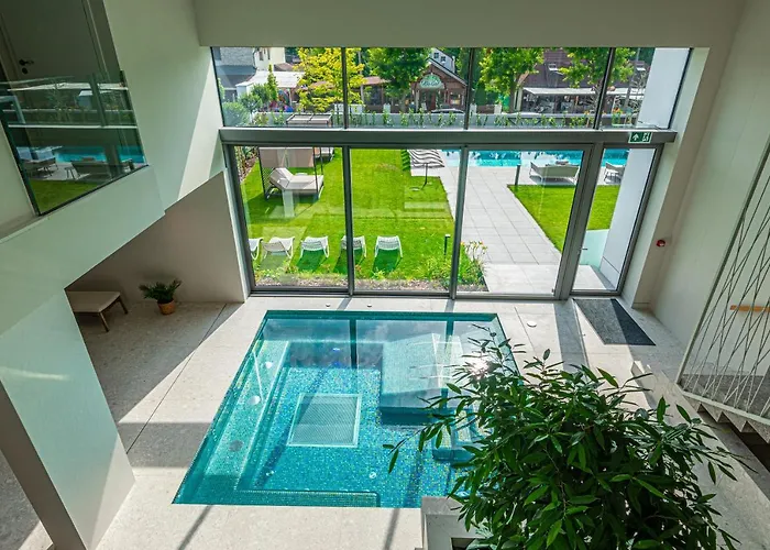 מלון Reed Boutique & Bistro 5*