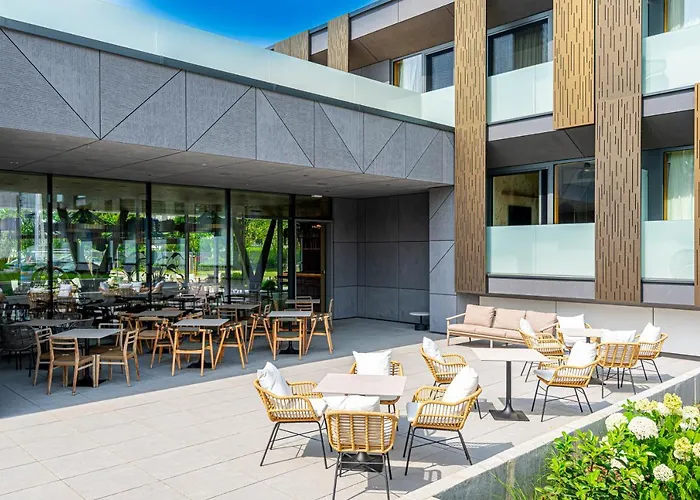 Reed Boutique & Bistro שיופוק