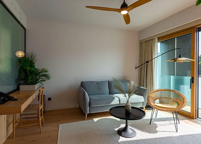 Reed Boutique & Bistro シオーフォク